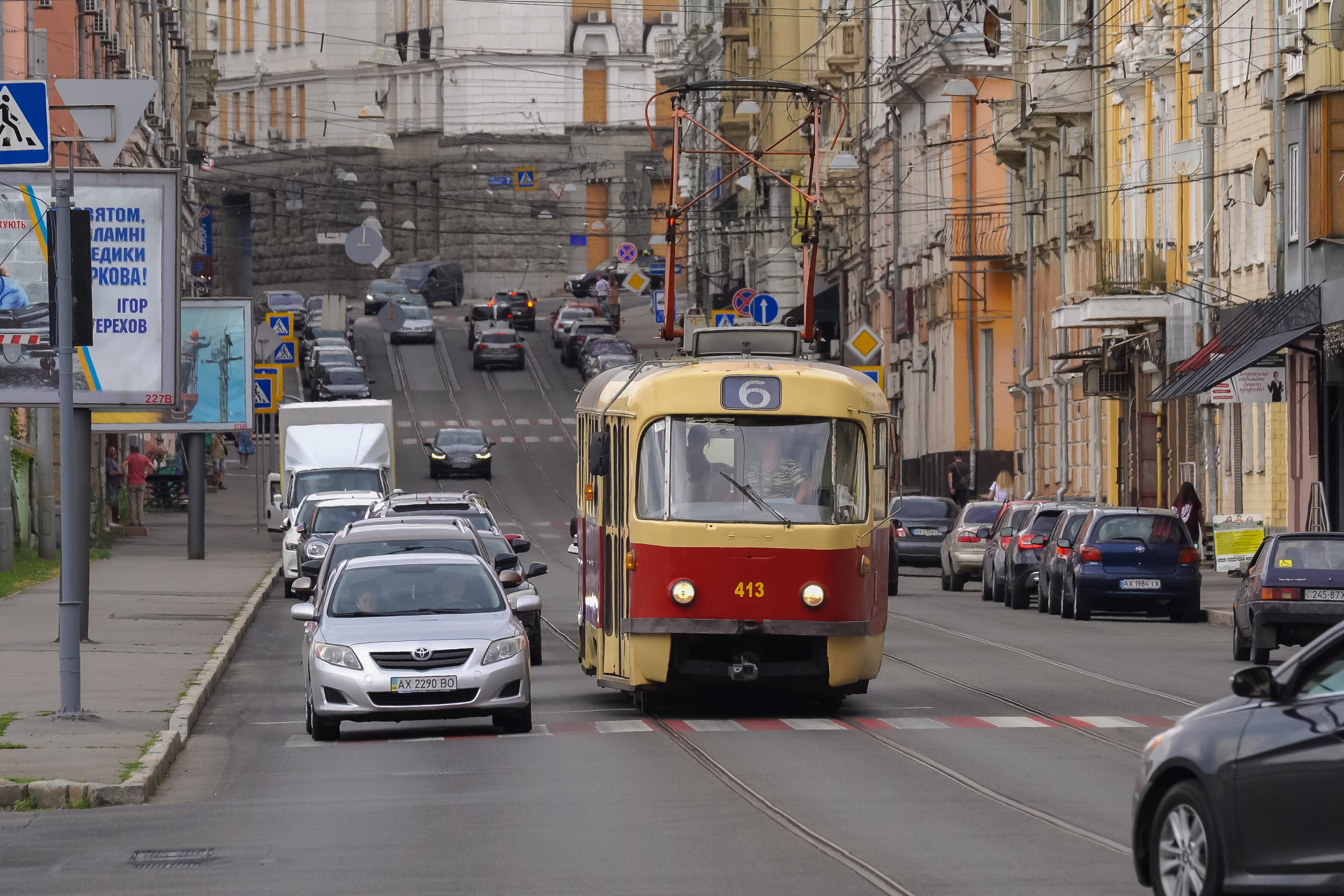 Низка трамваїв і тролейбусів у вихідні змінить маршрути