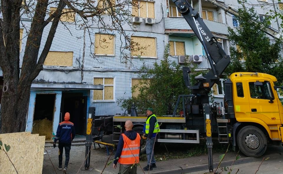 У Харкові продовжують усувати наслідки вчорашніх обстрілів