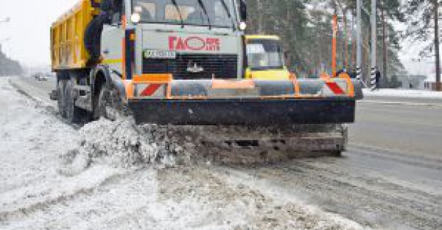 Харківські дороги очищують від снігу та льоду