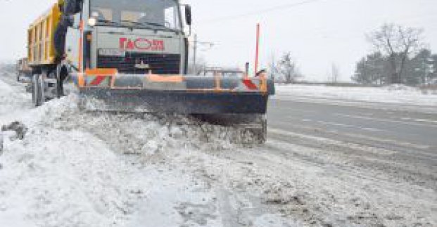 Харківські дороги очищують від снігу та льоду