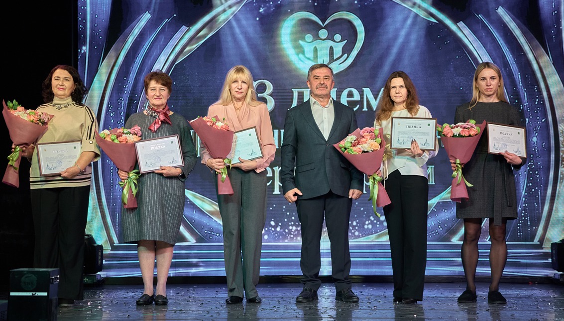 Соцпрацівників ще двох районів привітали з професійним святом 