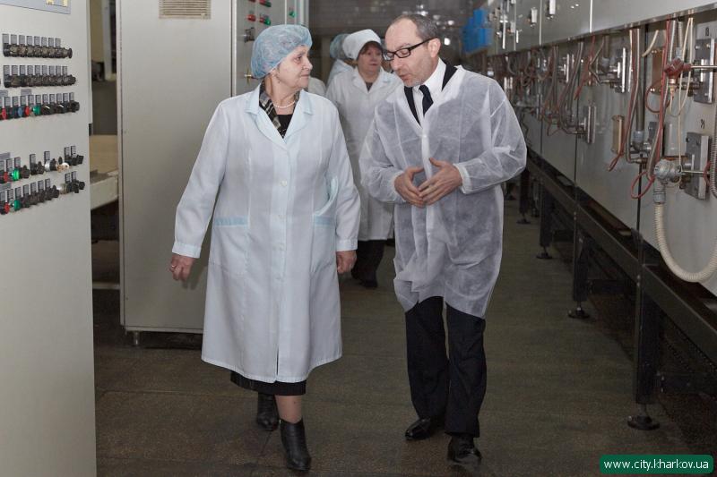 Геннадій Кернес ознайомився з роботою бісквітного цеху Харківської бісквітної фабрики