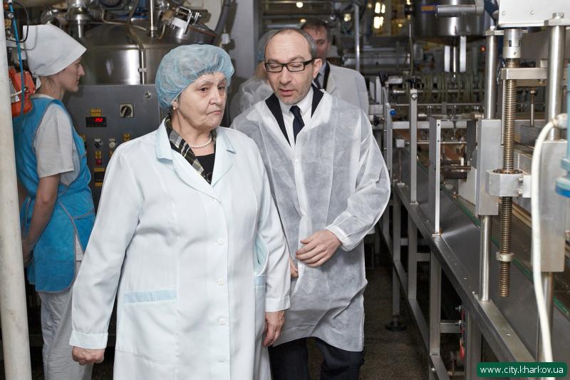 Геннадій Кернес ознайомився з роботою бісквітного цеху Харківської бісквітної фабрики