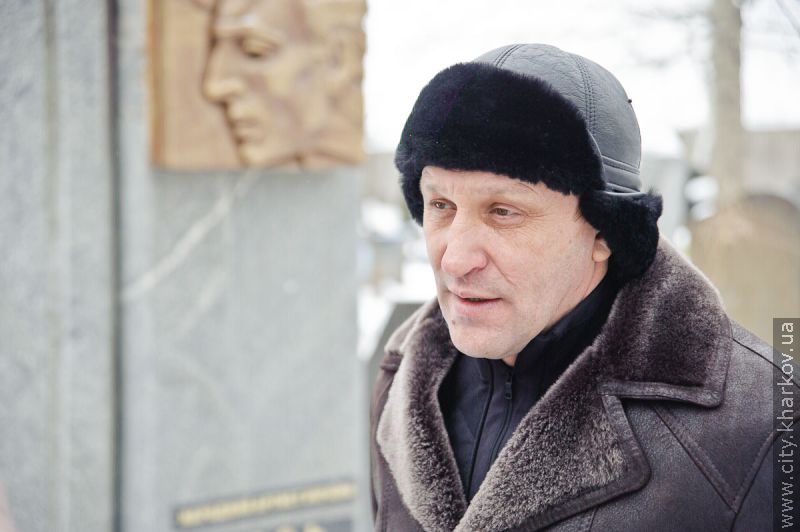 Горельєф на сімейній могилі Леся Курбаса відновили менше ніж за місяць (доповнено)