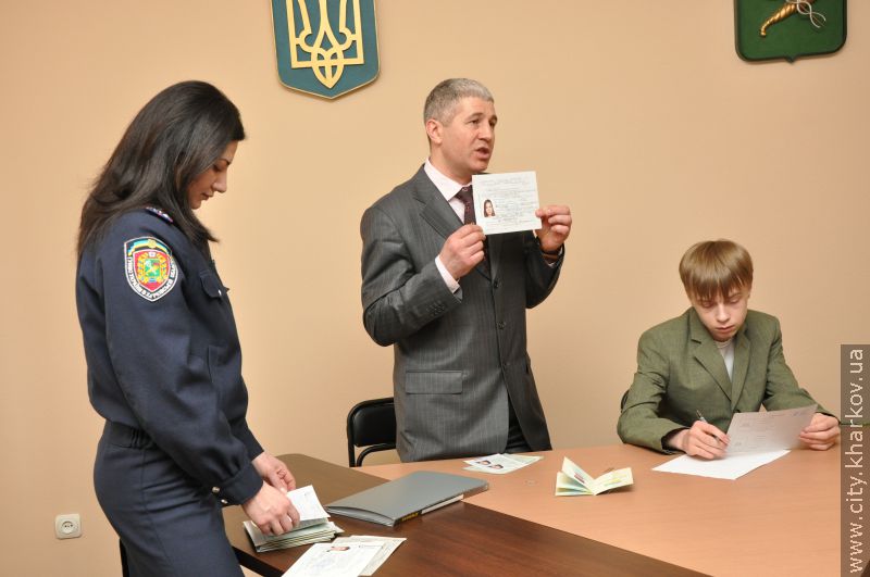 16-річним жителям Київського району вручили паспорти