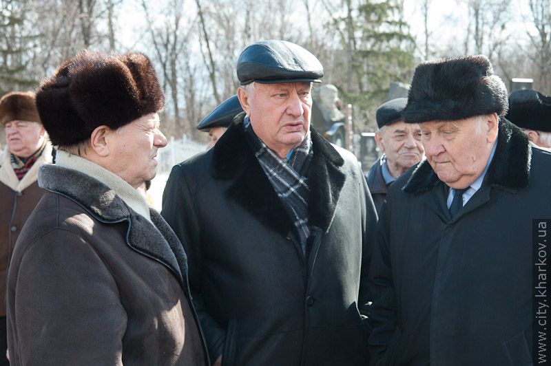 Прах почесного харків'янина Володимира Подшивалова поховали на кладовищі №2
