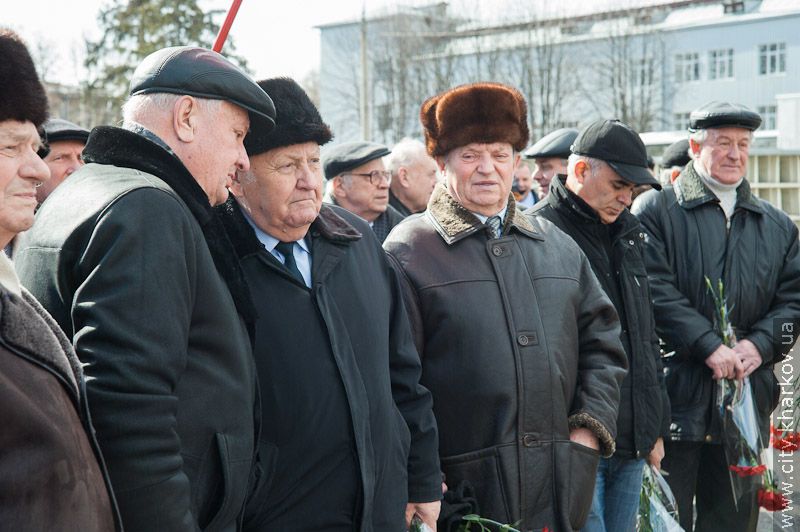 Прах почесного харків'янина Володимира Подшивалова поховали на кладовищі №2
