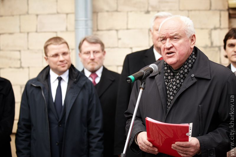 У Харкові відкрили меморіальну дошку Петрові Слоніму
