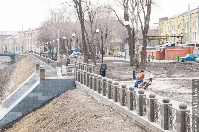 Лопанську і Нетеченську набережні відновлюють після зими