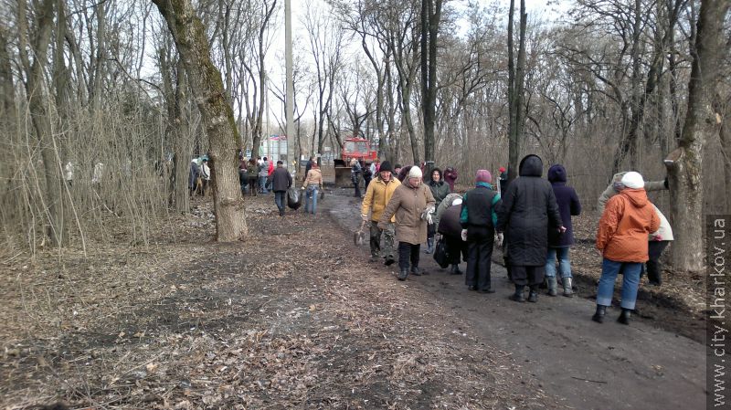 У Фрунзенському районі в суботнику взяли участь близько 3 тисяч чоловік