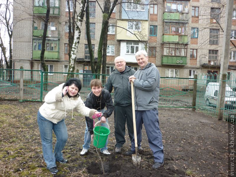 У Фрунзенському районі в суботнику взяли участь близько 3 тисяч чоловік