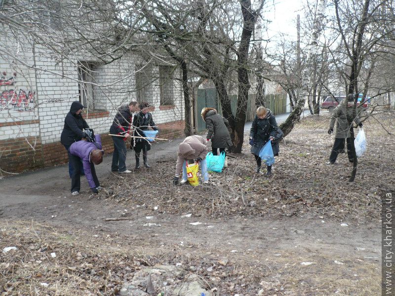 У Фрунзенському районі в суботнику взяли участь близько 3 тисяч чоловік