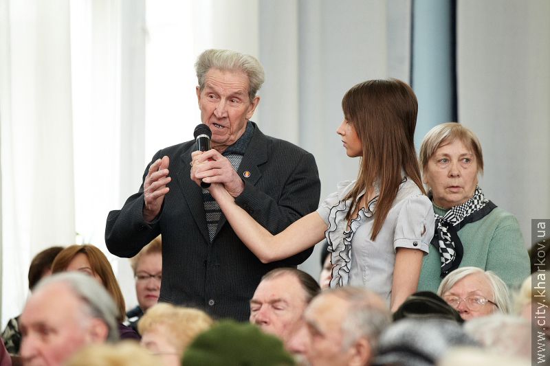 Геннадій Кернес провів зустріч з ветеранами Київського району