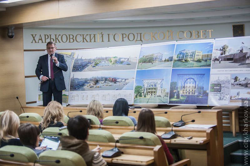 Оновлений майдан Конституції відкриють у серпні