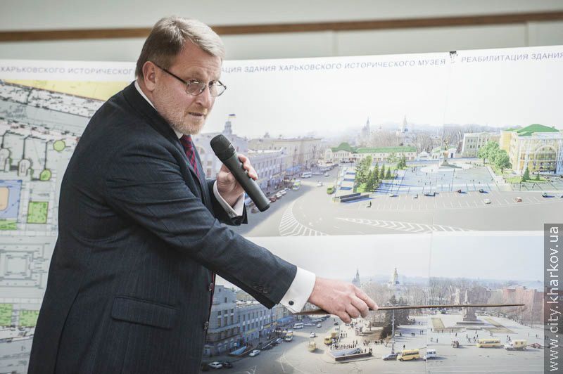 Оновлений майдан Конституції відкриють у серпні