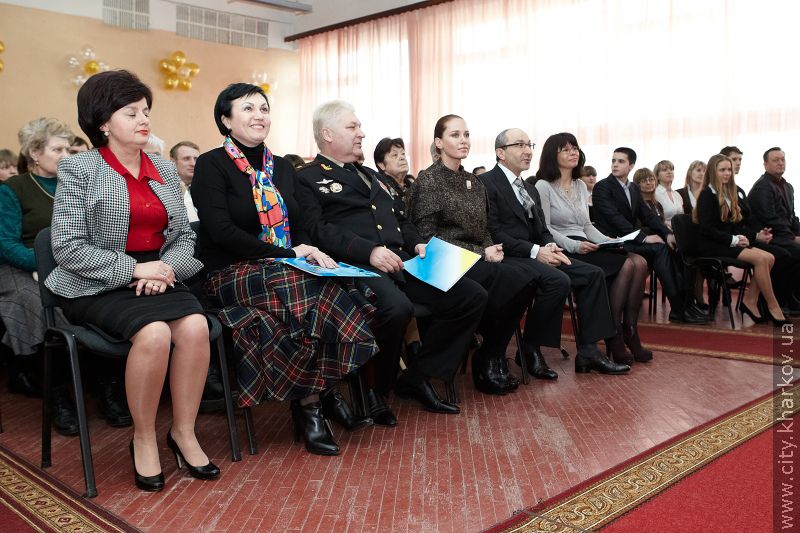 Геннадій Кернес нагородив школярів, які врятували потопаючих другокласників