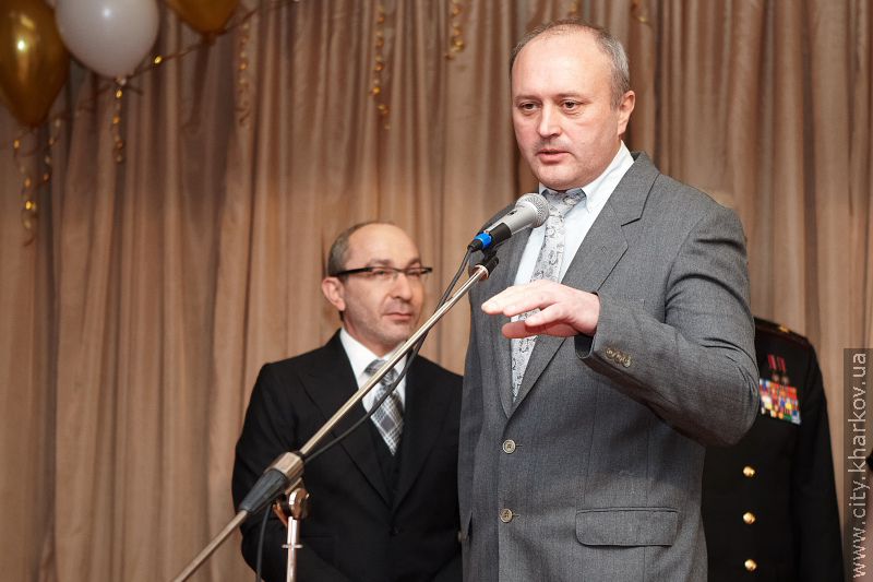 Геннадій Кернес нагородив школярів, які врятували потопаючих другокласників