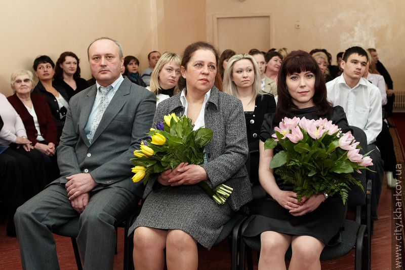 Геннадій Кернес нагородив школярів, які врятували потопаючих другокласників