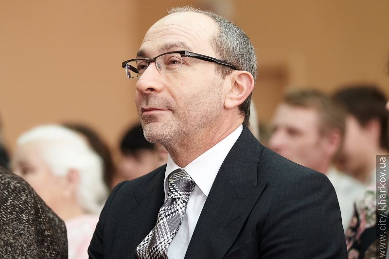 Геннадій Кернес нагородив школярів, які врятували потопаючих другокласників