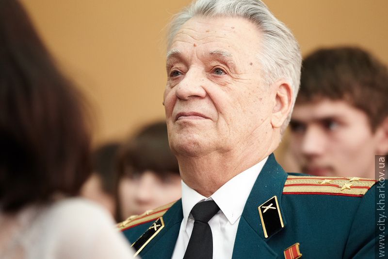 Геннадій Кернес нагородив школярів, які врятували потопаючих другокласників