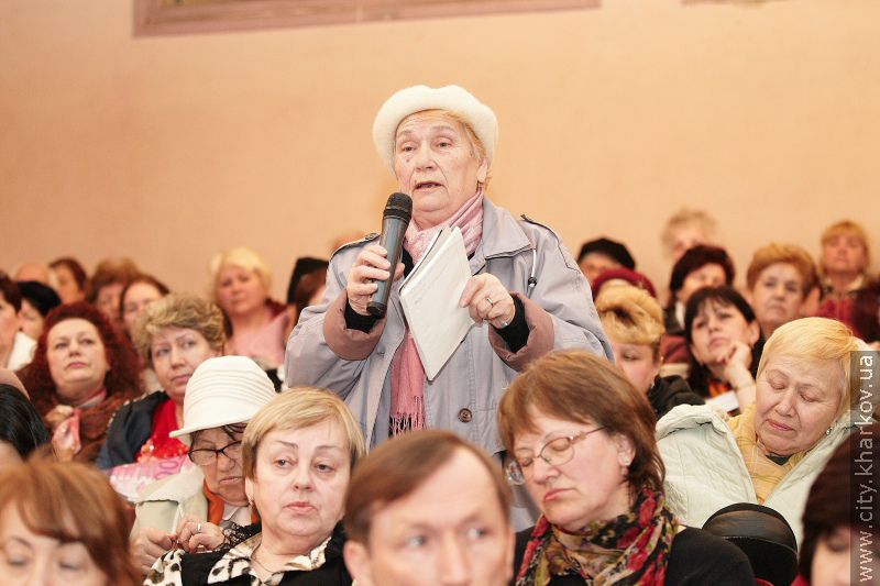 Геннадій Кернес зустрівся з ветеранами Жовтневого району