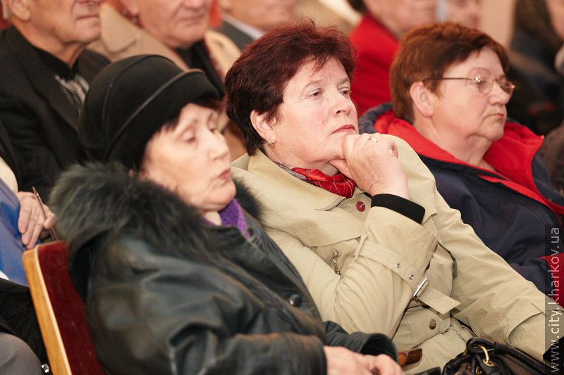 Геннадій Кернес зустрівся з ветеранами Жовтневого району
