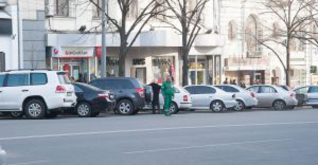 Харків ще раз проситиме Кабмін скасувати встановлення паркоматів