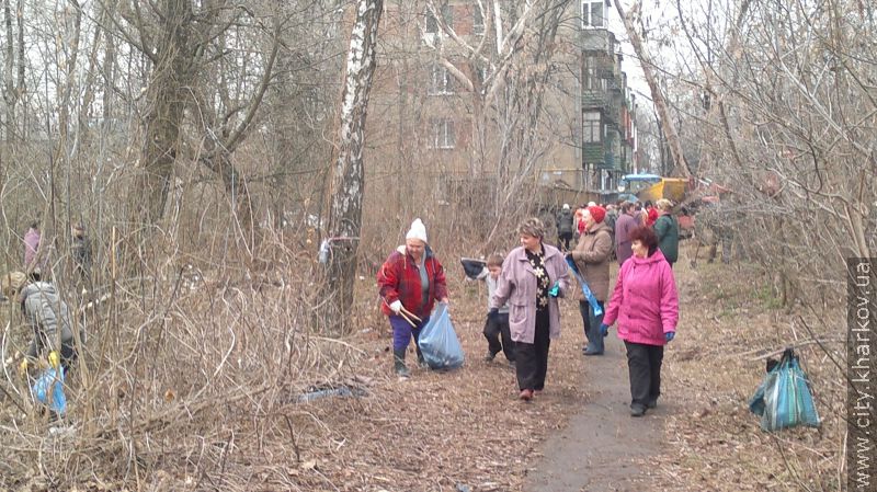 Під час суботника в Київському районі прибрали 35 га території