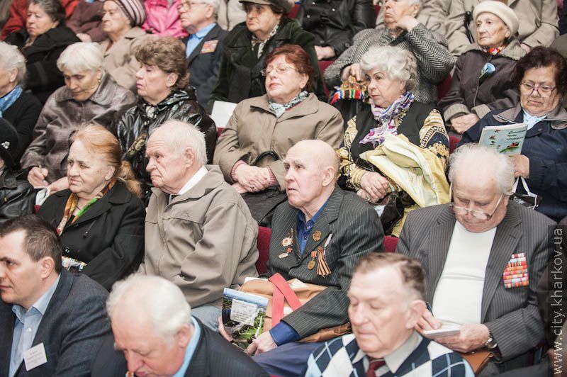 Геннадій Кернес: Неприпустимо, щоб водії випихали ветеранів з автобусів