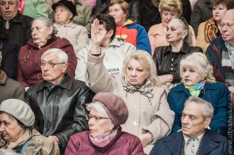 Геннадій Кернес: Неприпустимо, щоб водії випихали ветеранів з автобусів