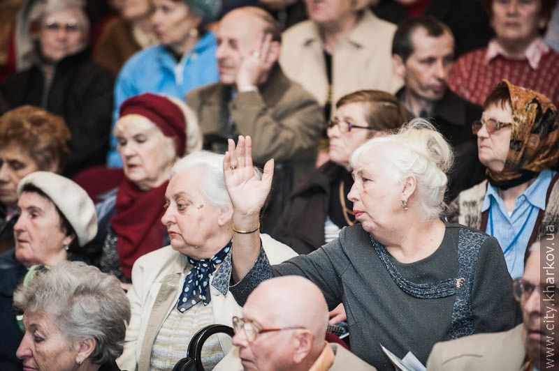 Геннадій Кернес: Неприпустимо, щоб водії випихали ветеранів з автобусів