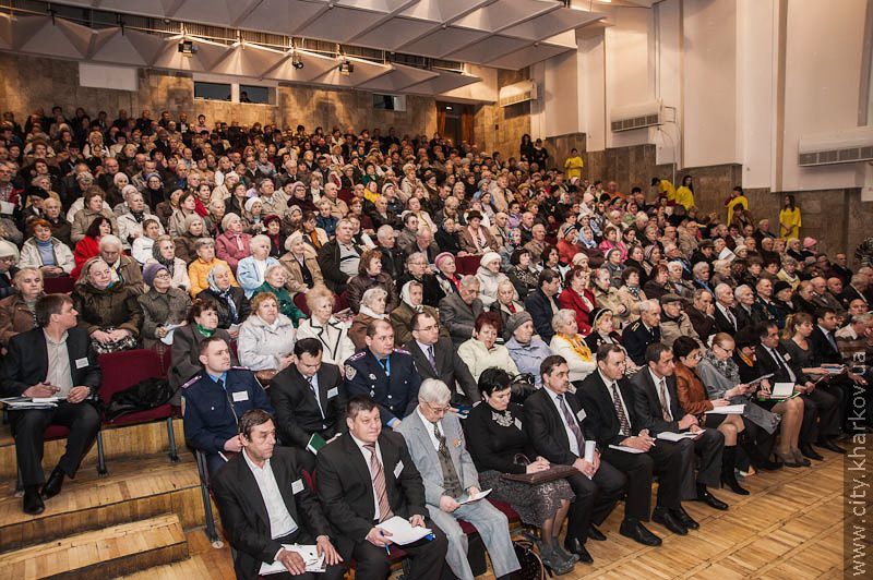 Геннадій Кернес: Неприпустимо, щоб водії випихали ветеранів з автобусів
