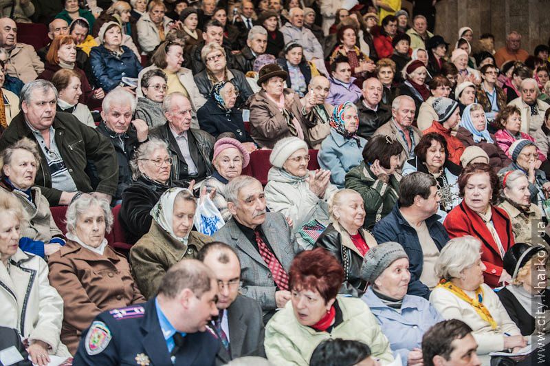 Геннадій Кернес: Неприпустимо, щоб водії випихали ветеранів з автобусів