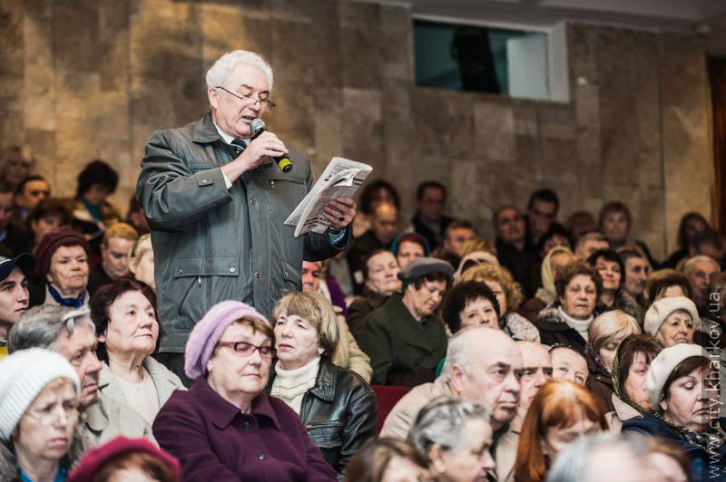 Геннадій Кернес: Неприпустимо, щоб водії випихали ветеранів з автобусів
