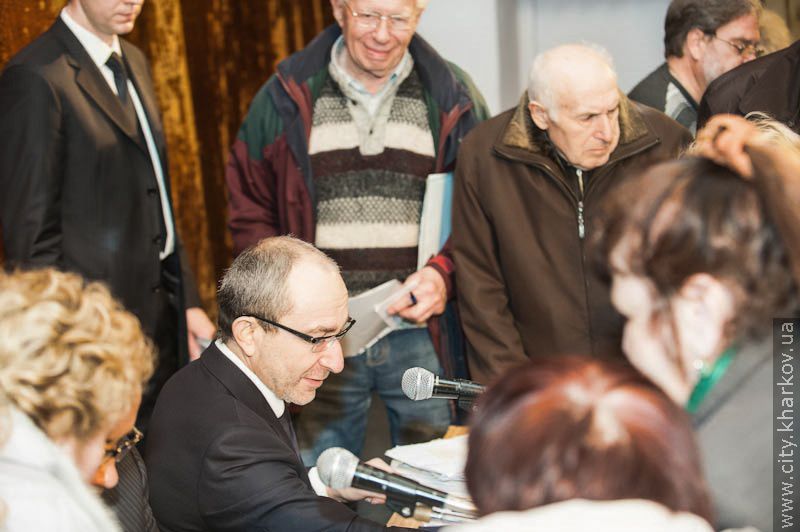 Геннадій Кернес: Неприпустимо, щоб водії випихали ветеранів з автобусів