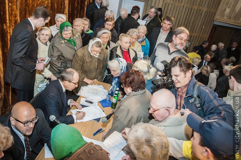 Геннадій Кернес: Неприпустимо, щоб водії випихали ветеранів з автобусів