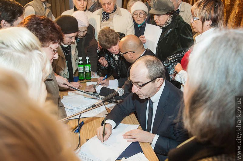 Геннадій Кернес: Неприпустимо, щоб водії випихали ветеранів з автобусів