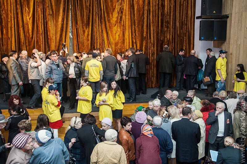 Геннадій Кернес: Неприпустимо, щоб водії випихали ветеранів з автобусів