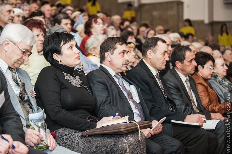 Геннадій Кернес: Неприпустимо, щоб водії випихали ветеранів з автобусів