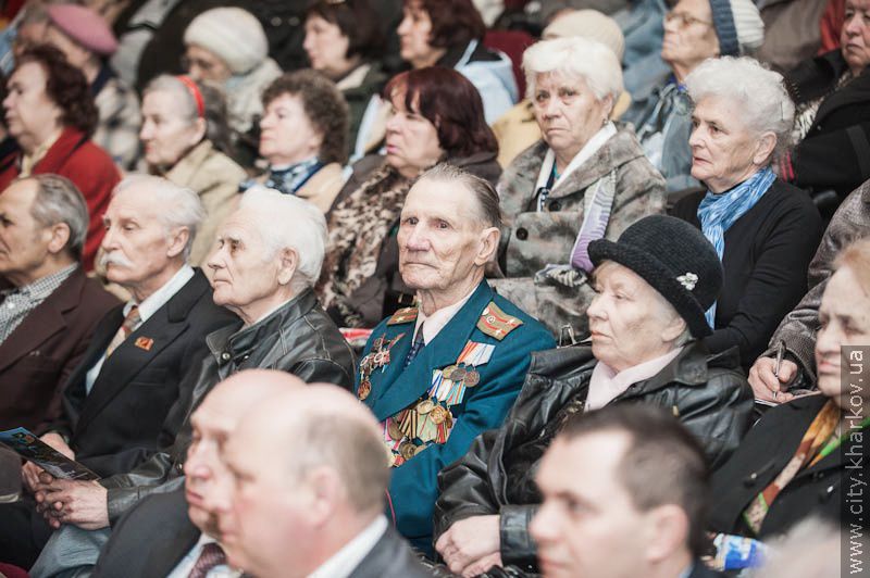 Геннадій Кернес: Неприпустимо, щоб водії випихали ветеранів з автобусів