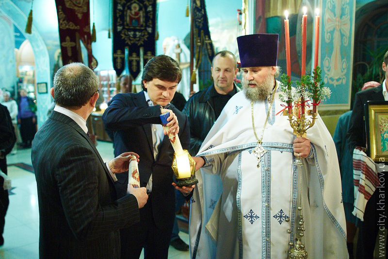Геннадій Кернес передав харків'янам благодатний вогонь
