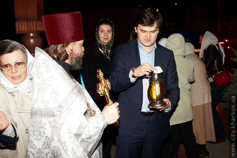 Геннадій Кернес передав харків'янам благодатний вогонь