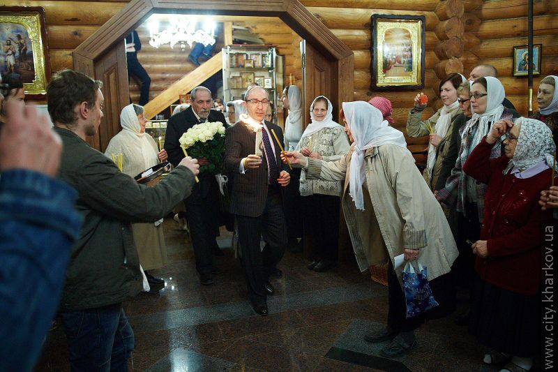 Геннадій Кернес передав харків'янам благодатний вогонь