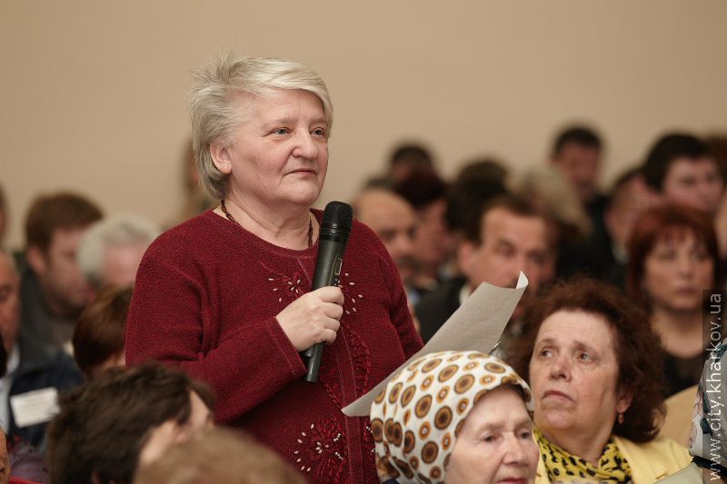 Геннадій Кернес: Автобусні перевізники зобов'язані безперешкодно перевозити ветеранів