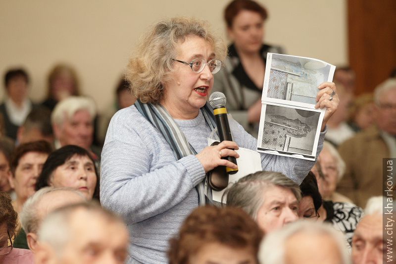 Геннадій Кернес: Автобусні перевізники зобов'язані безперешкодно перевозити ветеранів