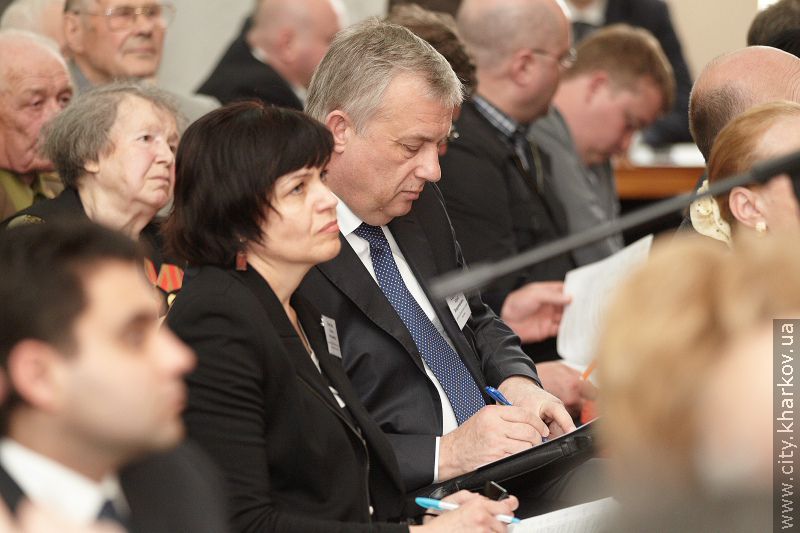 Геннадій Кернес: Автобусні перевізники зобов'язані безперешкодно перевозити ветеранів