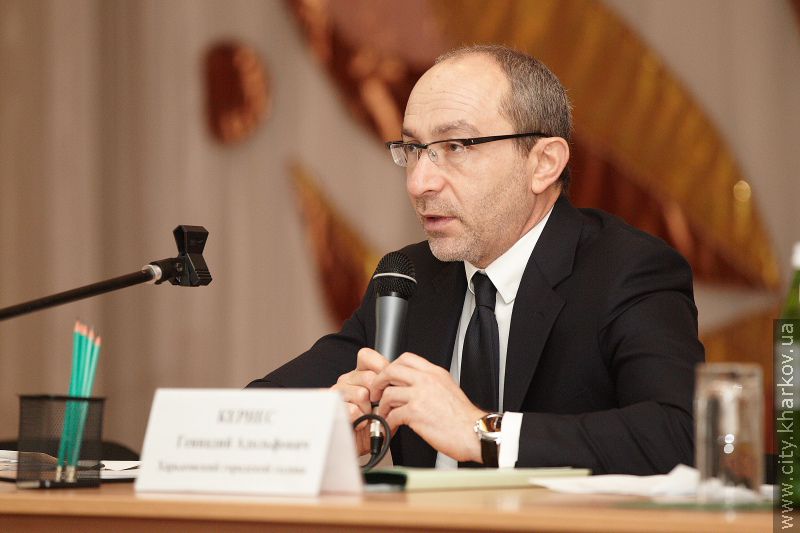 Геннадій Кернес: Автобусні перевізники зобов'язані безперешкодно перевозити ветеранів