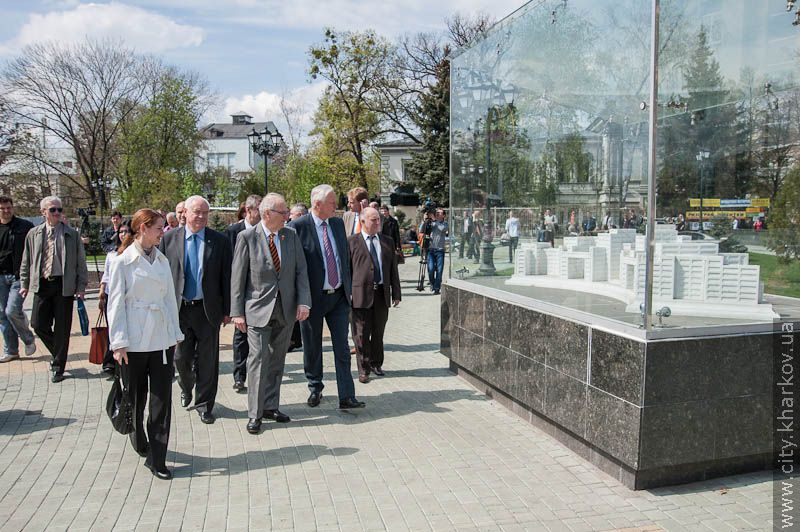 У харківському метро пустили потяг з національною символікою Голландії