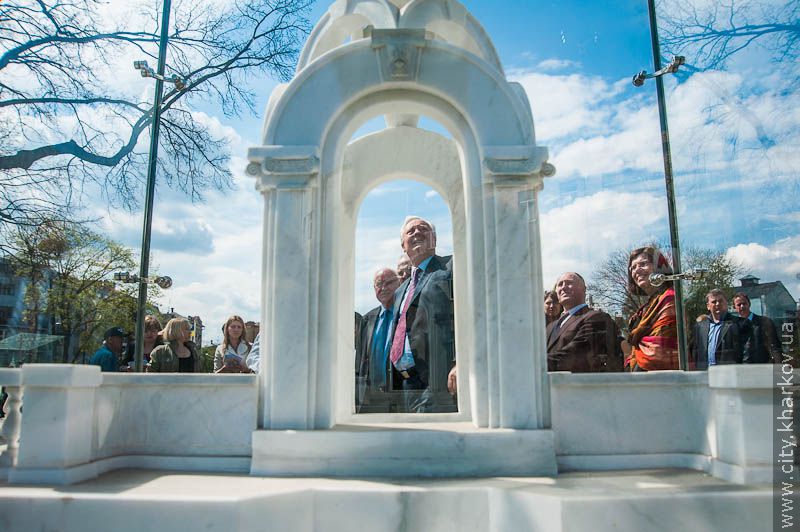 У харківському метро пустили потяг з національною символікою Голландії