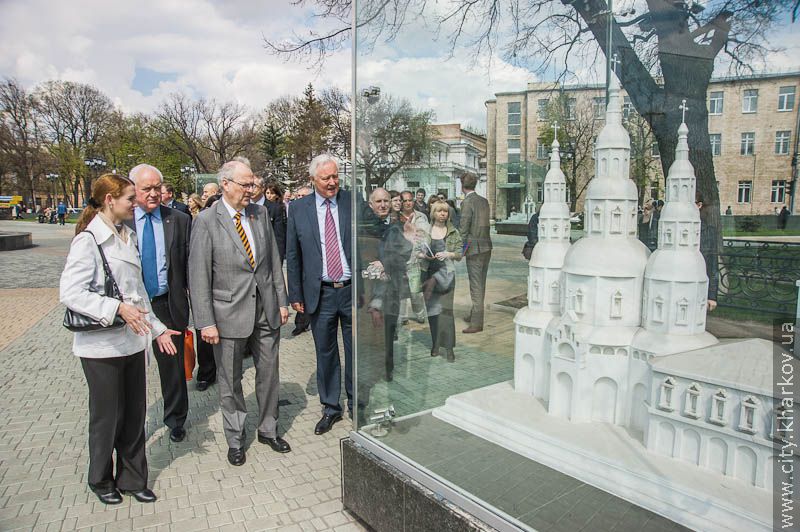 У харківському метро пустили потяг з національною символікою Голландії